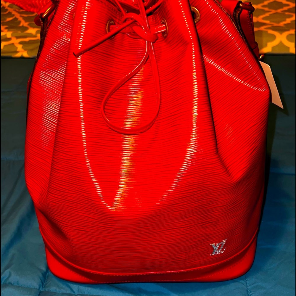 Beautiful Vibrant Red ❤️‍🔥Louis Vuitton Epi Noé customized with rhinestone’s ✨
